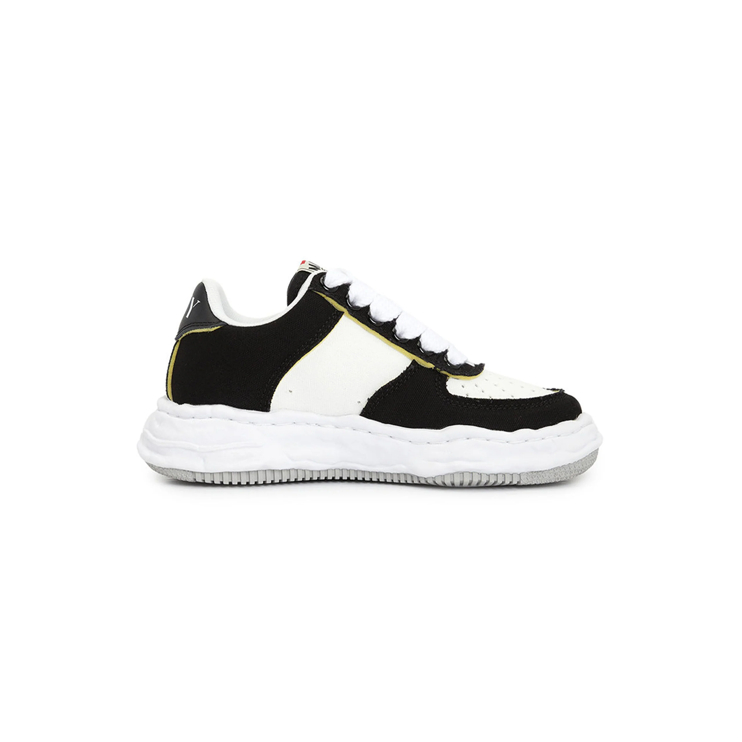 Wayne Low-Top Sneakers (Black/White)